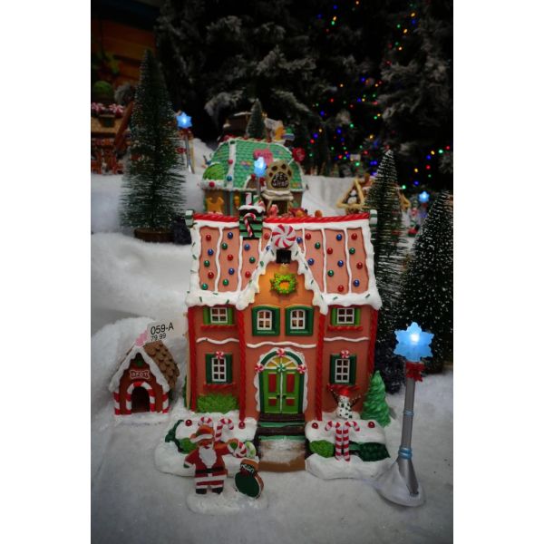 Lemax peppermint house Sugar 'N' Spice 2022 | Felinaworld