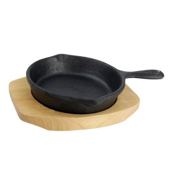 Petite poêle en fonte de 10 cm sur étagère