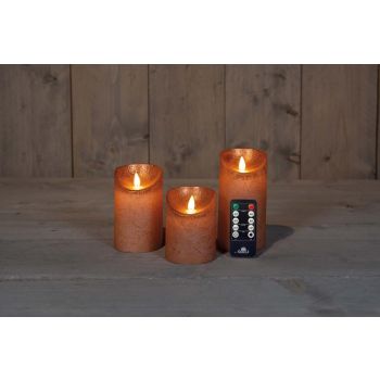 La collezione di candele a led con effetto fiamma rustica di Anna, set da 7,5 cm in rame, 3 pezzi.
